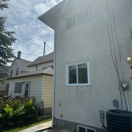 Walking Distance To St Boniface, Easy Parking Villa Winnipeg Buitenkant foto
