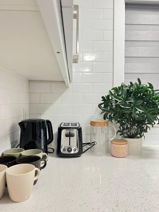 Walking Distance To St Boniface, Easy Parking Villa Winnipeg Buitenkant foto