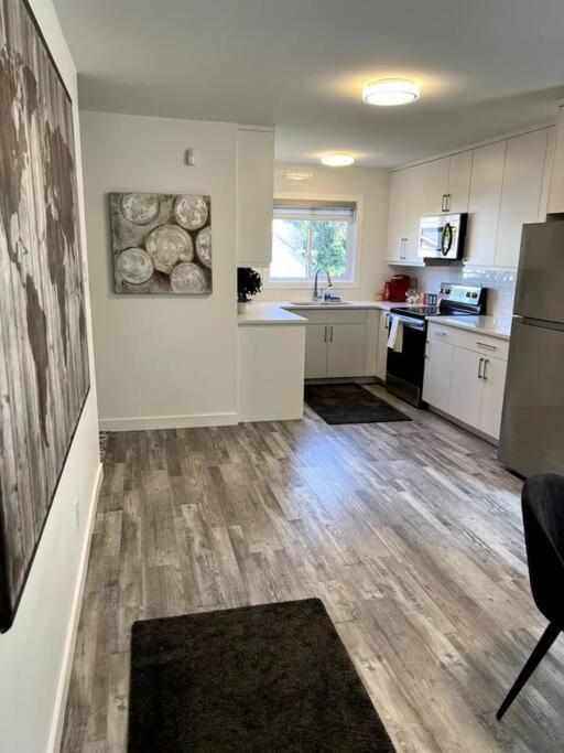 Walking Distance To St Boniface, Easy Parking Villa Winnipeg Buitenkant foto