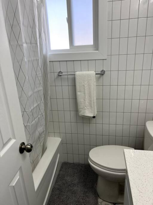 Walking Distance To St Boniface, Easy Parking Villa Winnipeg Buitenkant foto